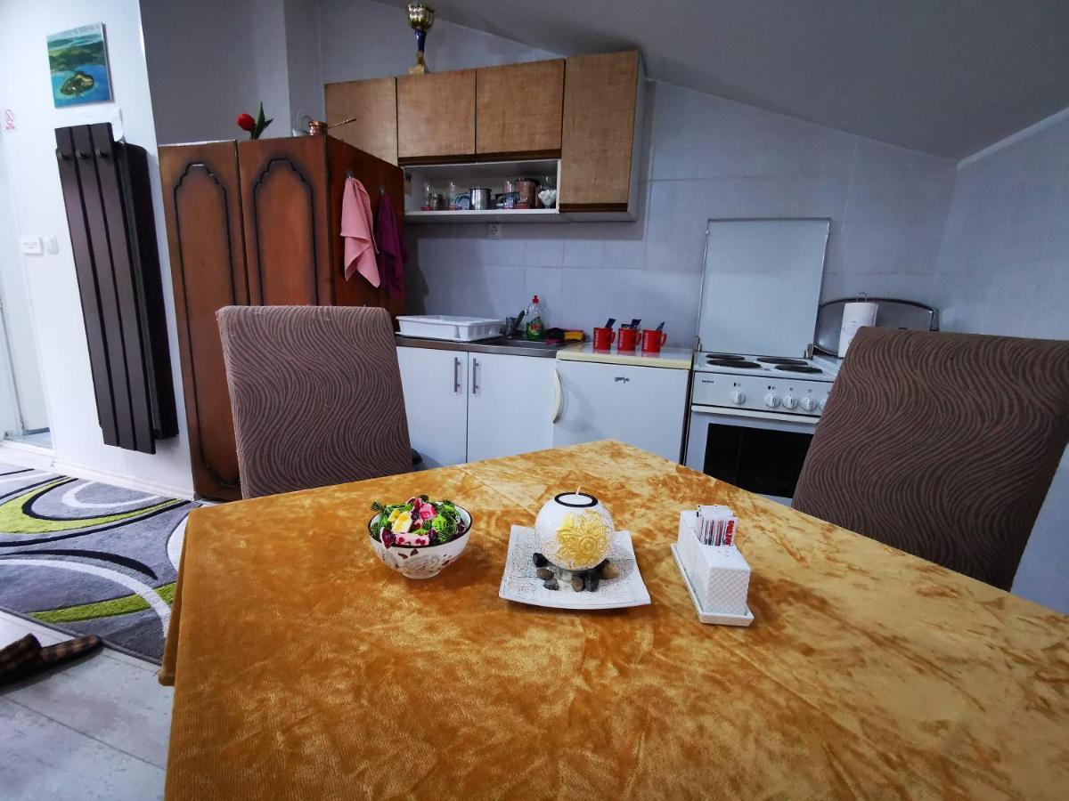 White Apartment Sarajevo - Free Parking Bagian luar foto